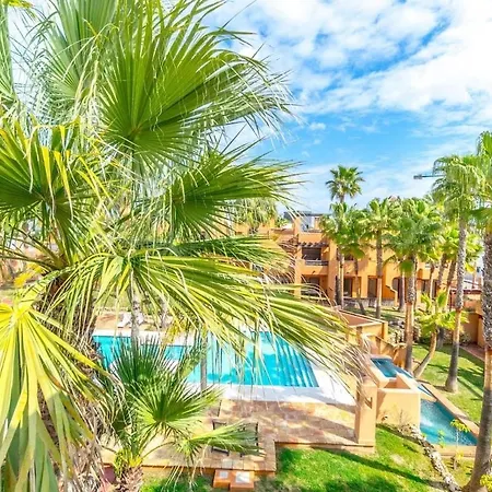 Oasis Con Piscina Y Sol